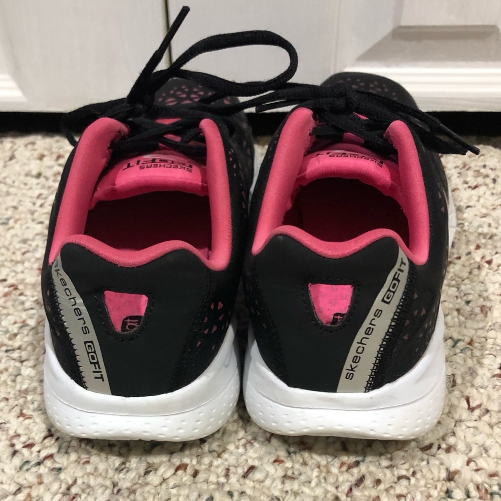 Skechers Go Fit women’s size 8 black and pink shoes. - Picture 2 of 10